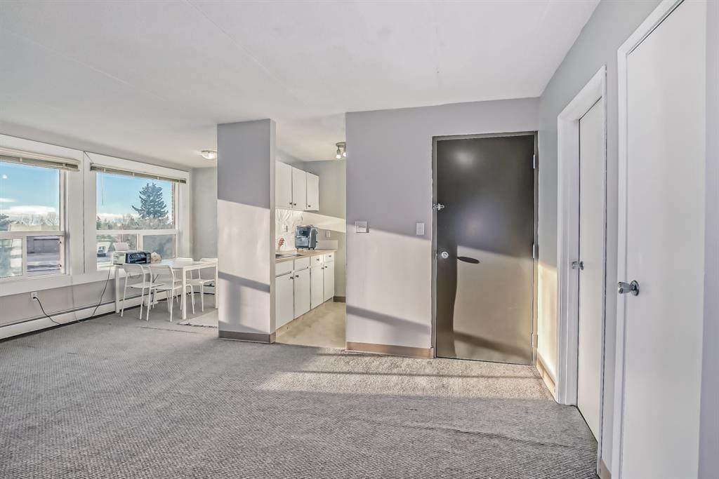 319 2 Avenue - Photo 1