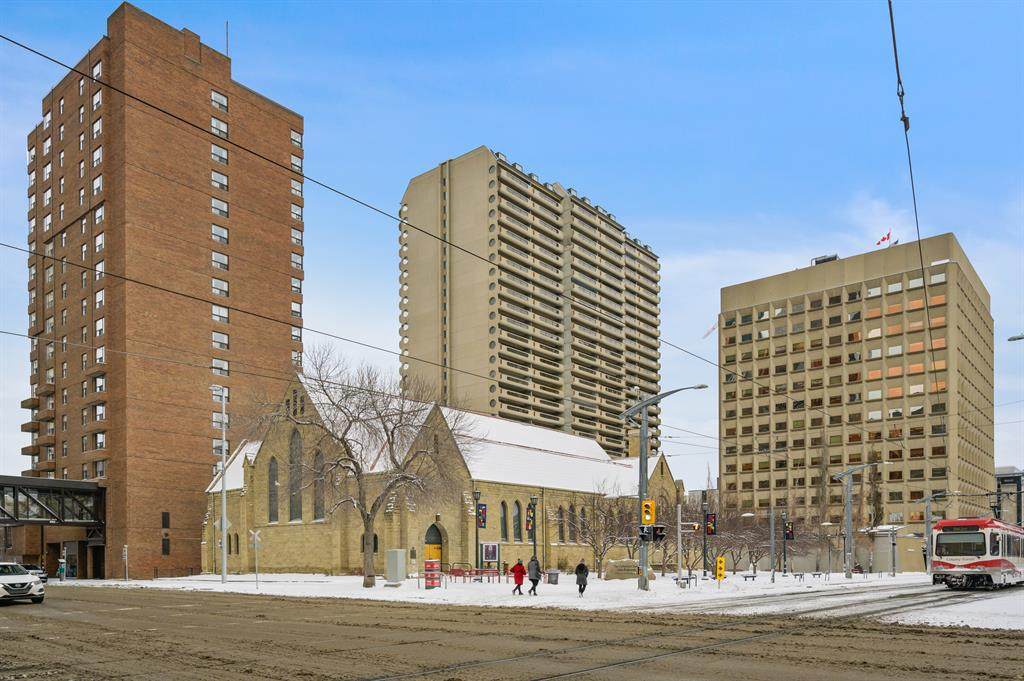 221 6 Avenue - Photo 1