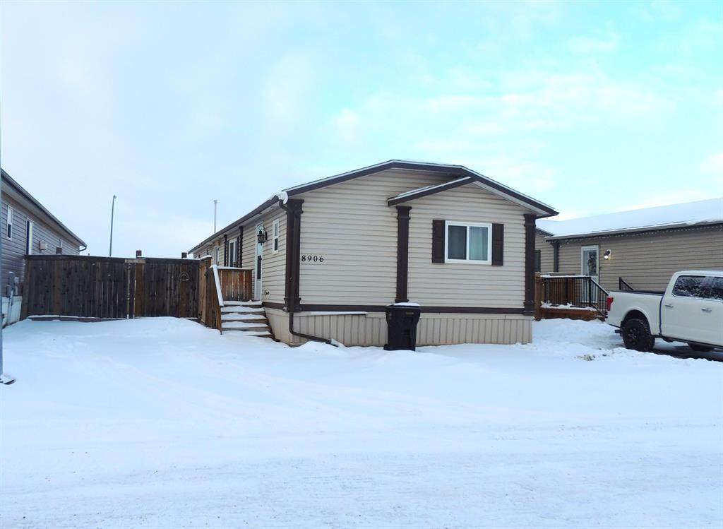 8906 91 Street - Photo 1
