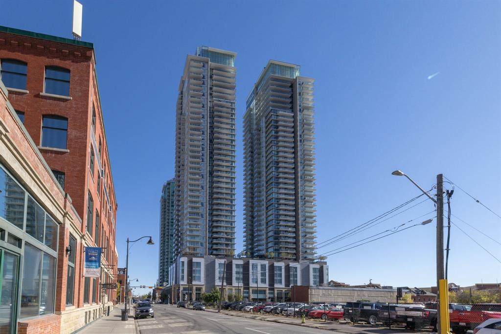 1122 3 Street - Photo 1