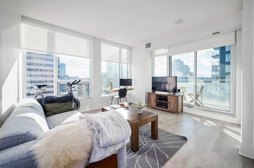 901 10 Avenue - Photo 1