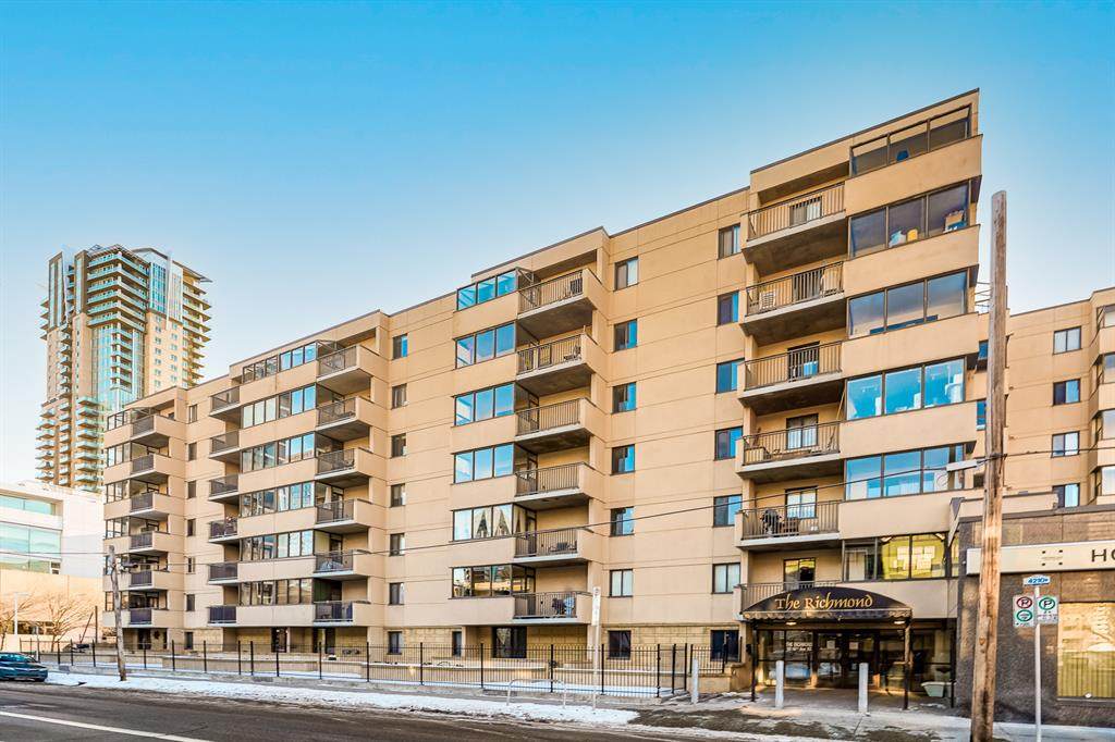 111 14 Avenue - Photo 1