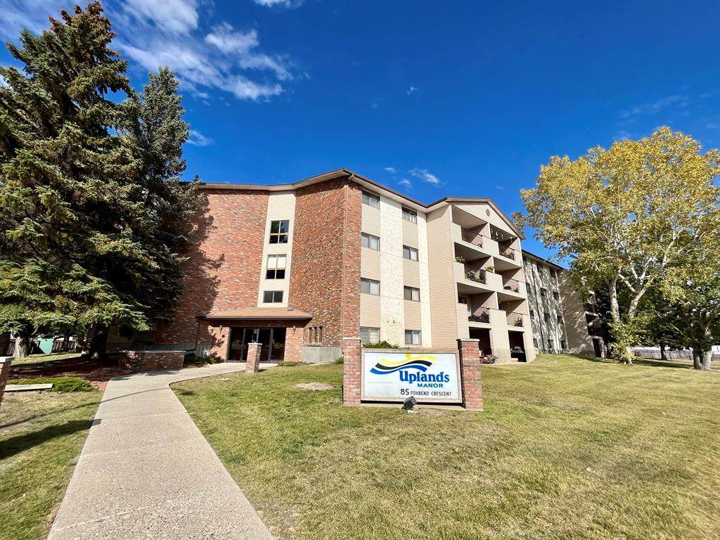 85 Foxbend Crescent - Photo 1