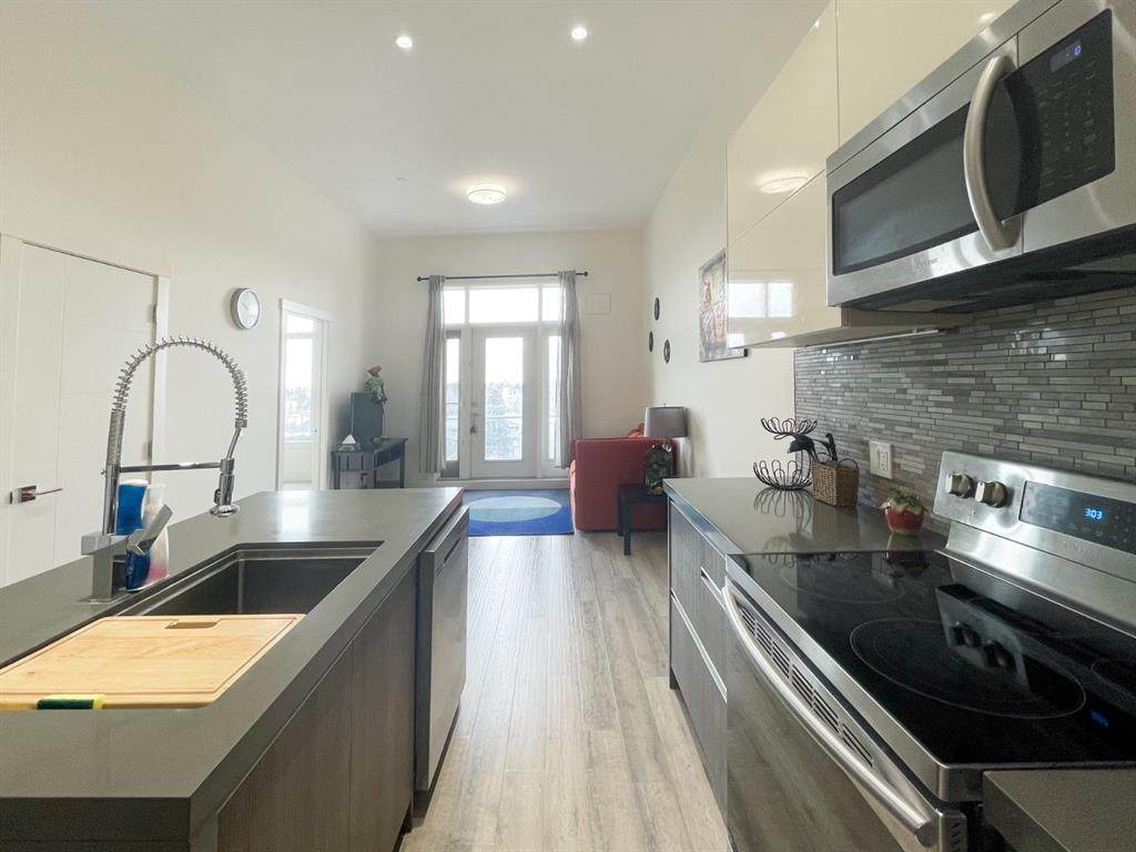 108 13 Avenue - Photo 1