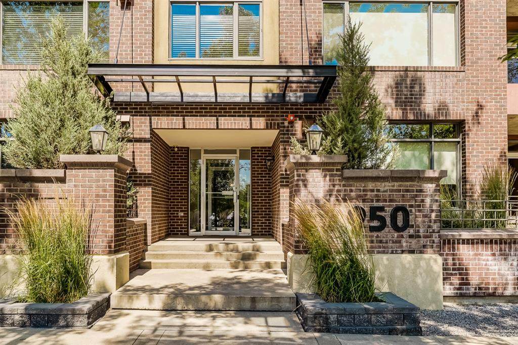 950 Centre Avenue - Photo 1