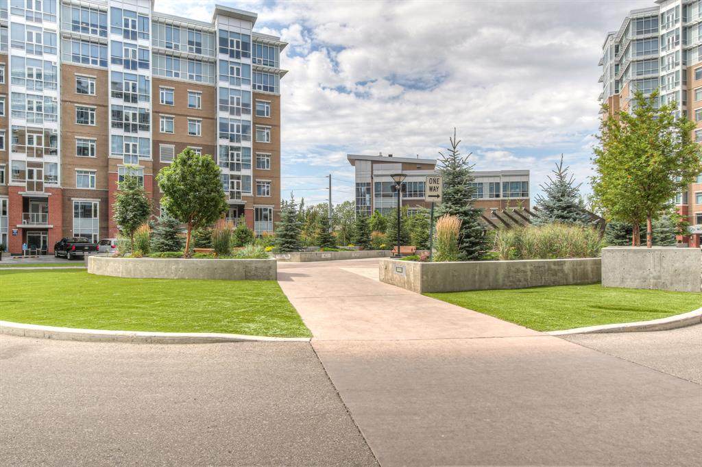 32 Varsity Estates Circle - Photo 1