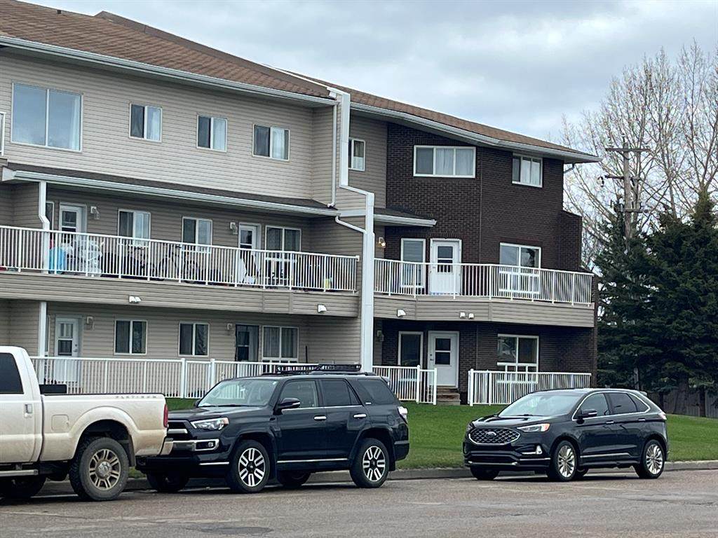 205 12 Avenue - Photo 1