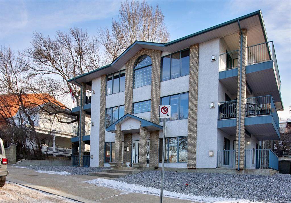 359 4 Street - Photo 1