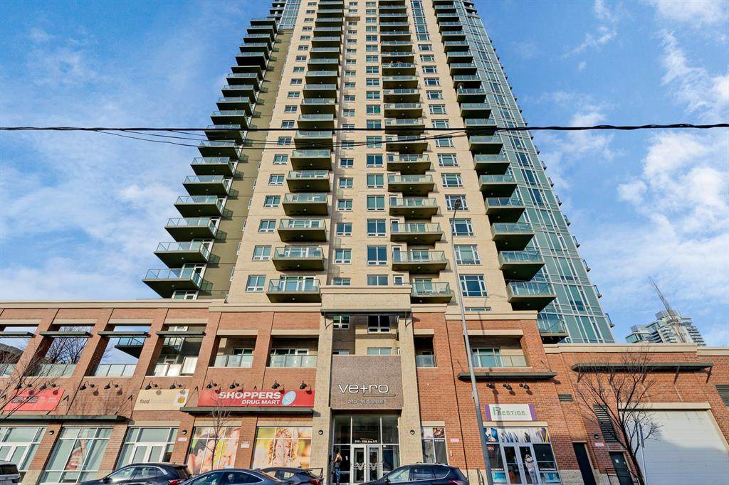 210 15 Avenue - Photo 1