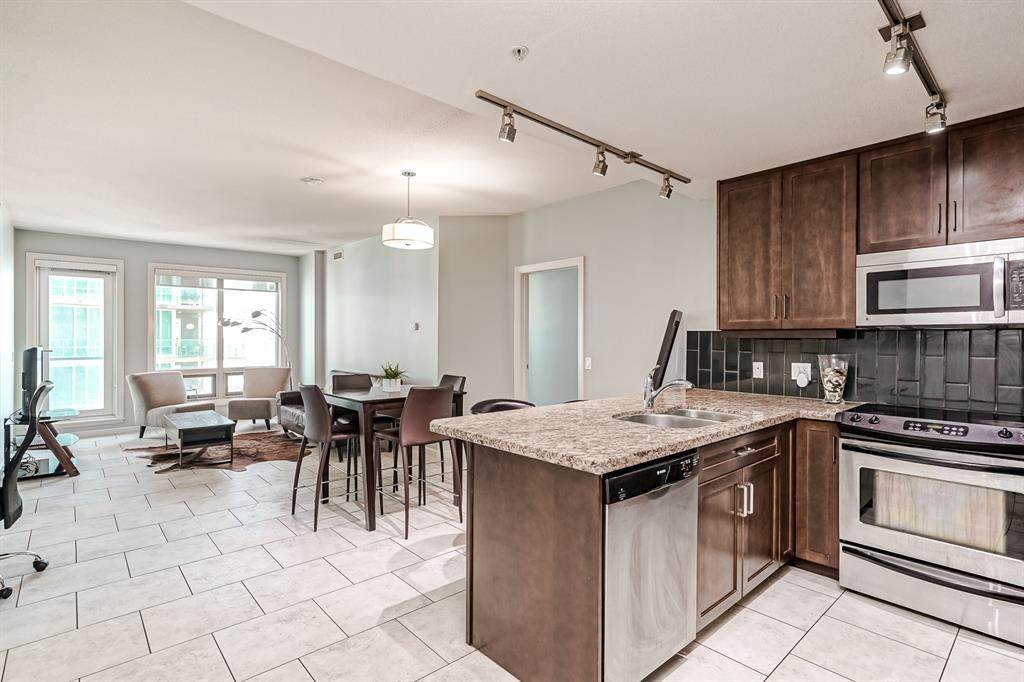 210 15 Avenue - Photo 1