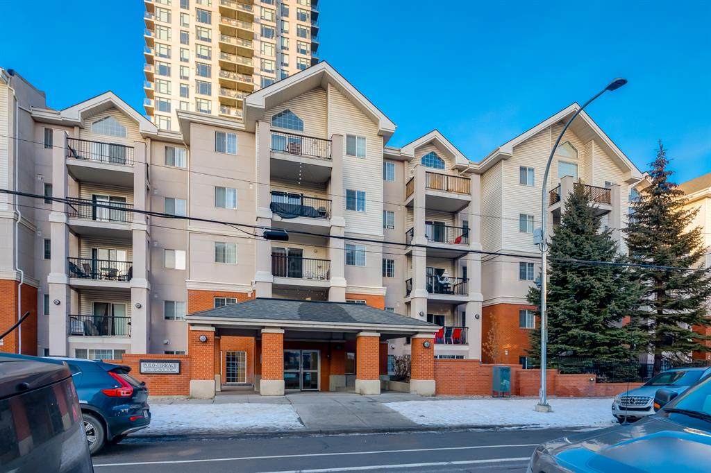 126 14 Avenue - Photo 1