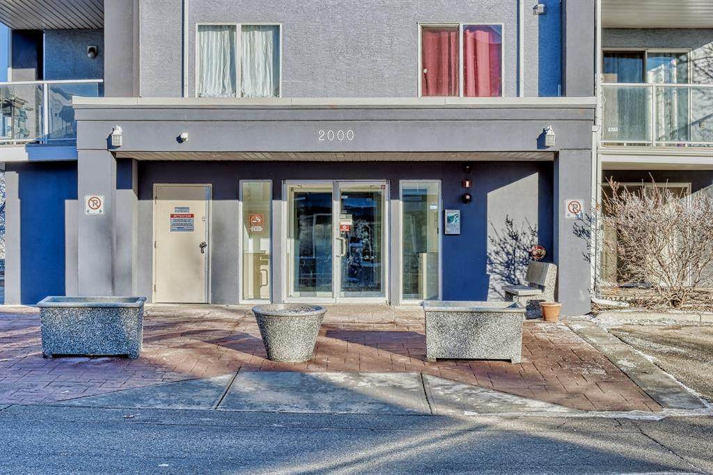 2280 68 Street - Photo 1