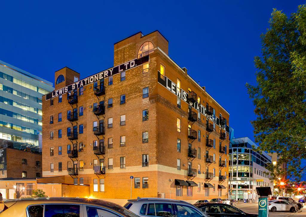 240 11 Avenue - Photo 1