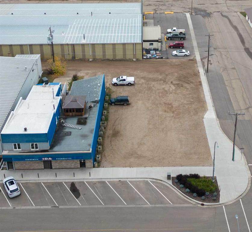 4851 47 Street - Photo 1