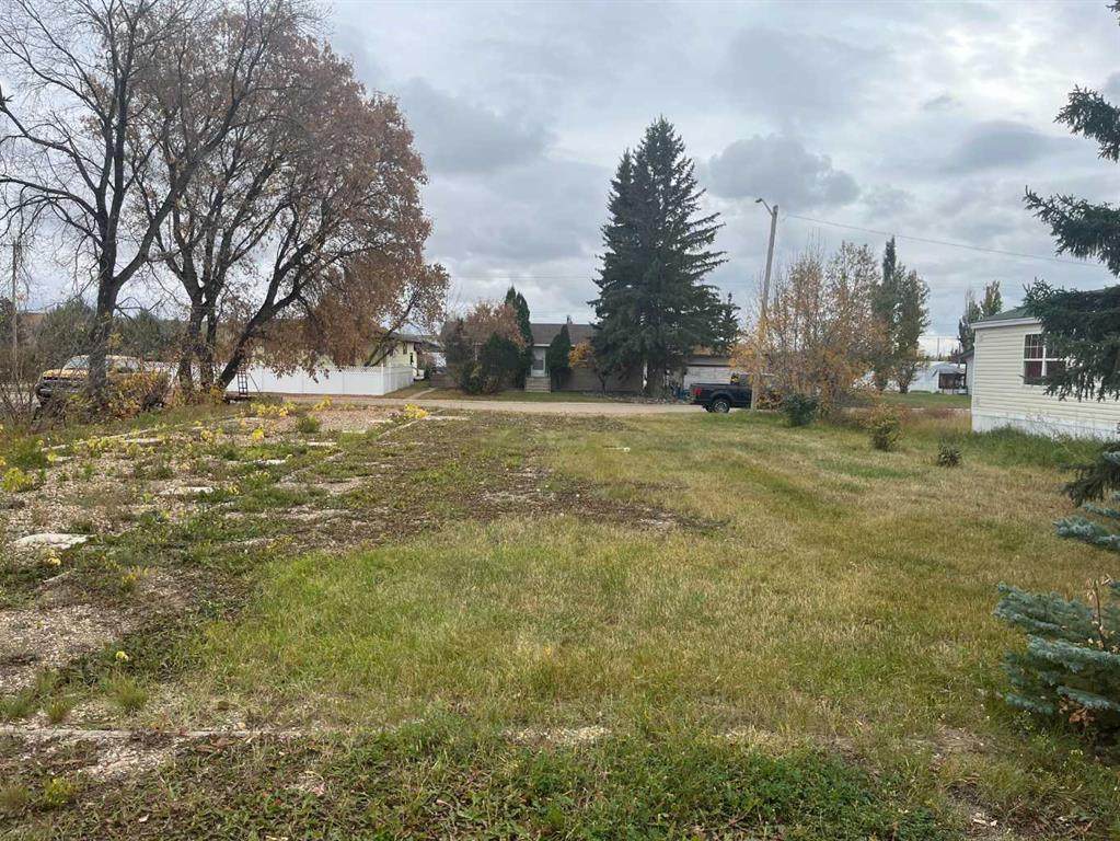 5036 47 Street - Photo 1