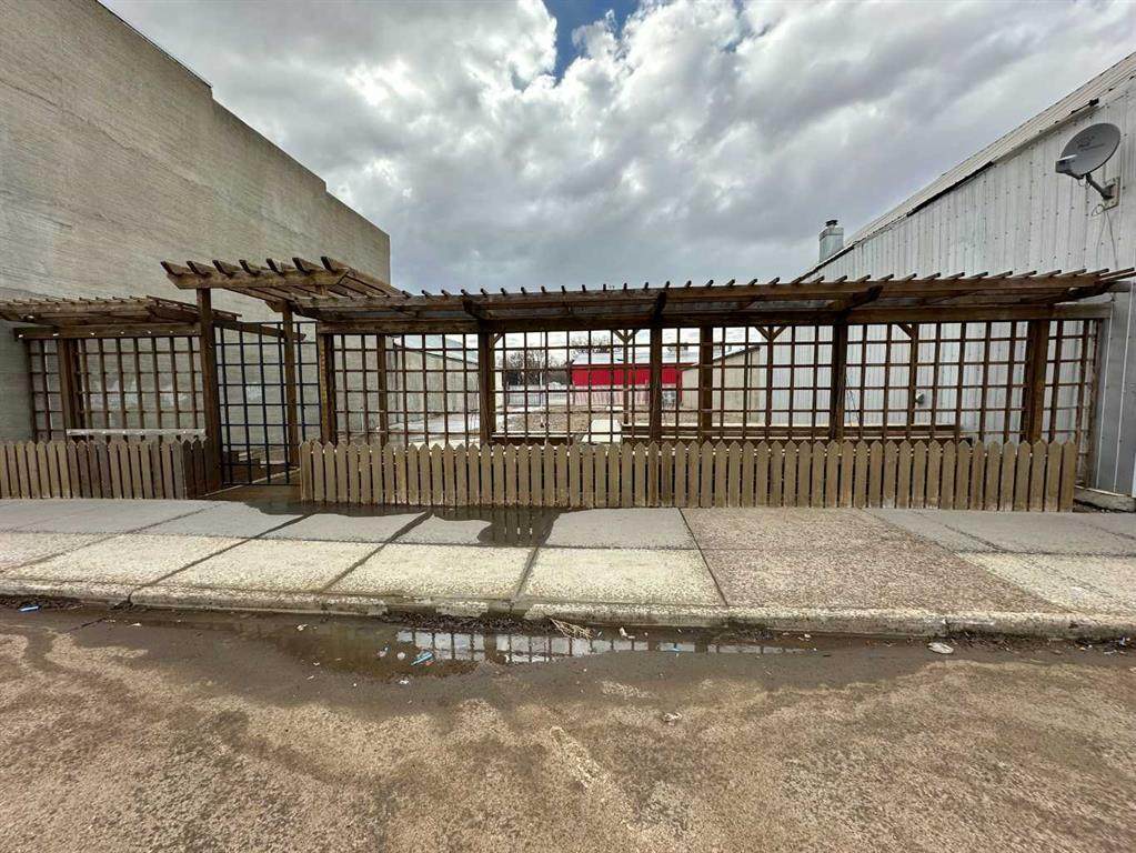 5028 50 Street - Photo 1