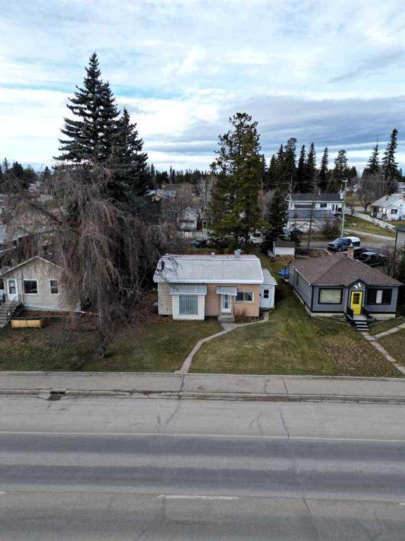 4720 4 Avenue - Photo 1