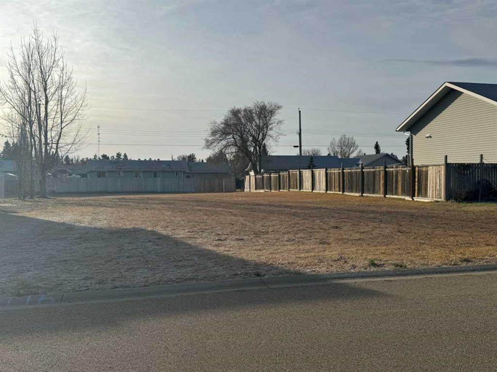 5115 57 Avenue - Photo 1