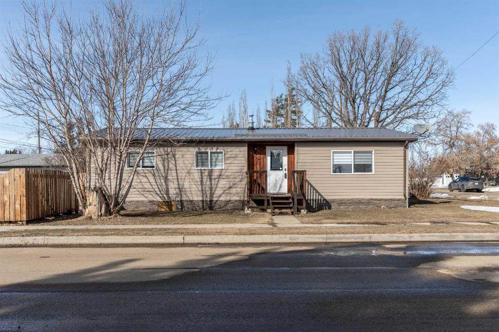 4702 49 Avenue - Photo 1