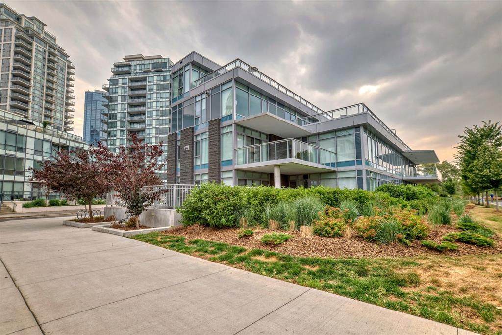 88 Waterfront Mews - Photo 1