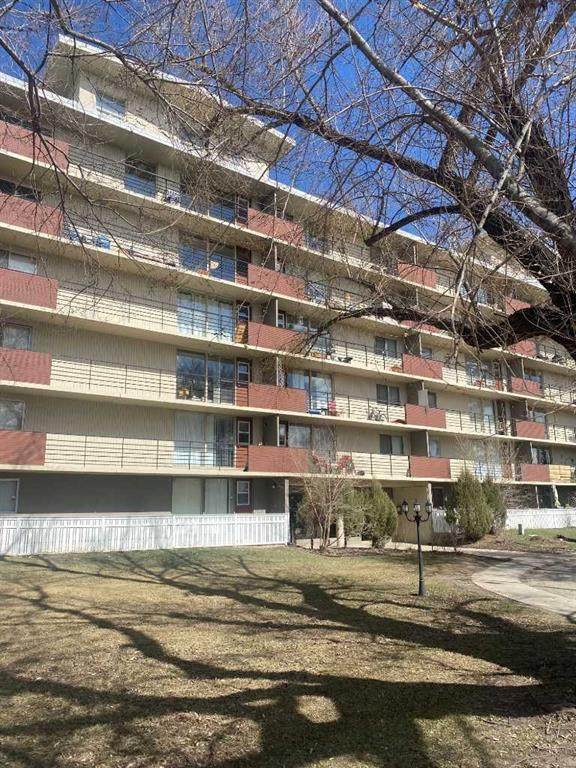 4700 55 Street - Photo 1