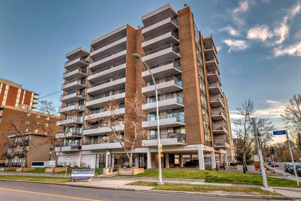 133 25 Avenue - Photo 1