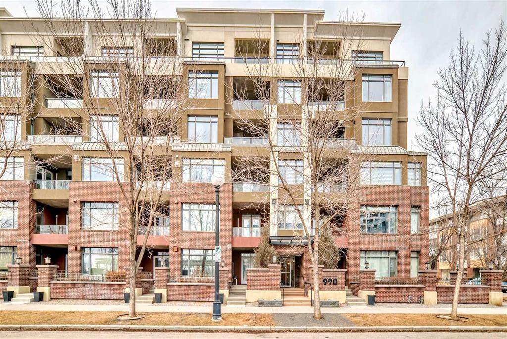 990 Centre Avenue - Photo 1