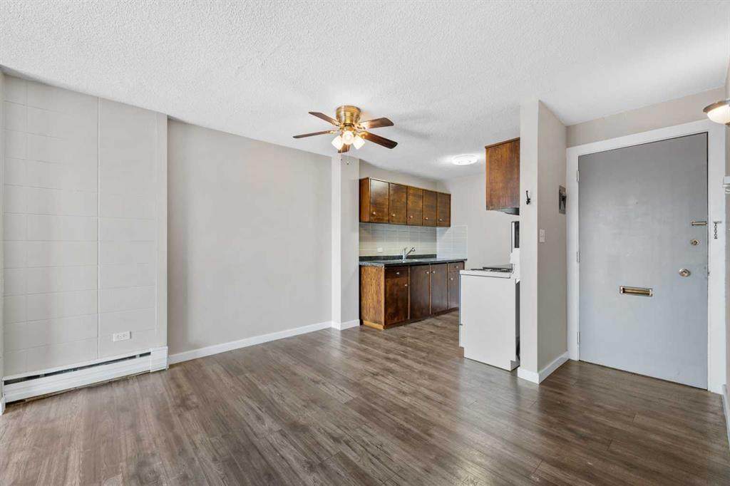 519 17 Avenue - Photo 1
