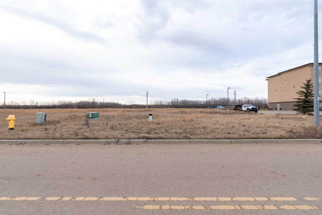 8210 45 Street - Photo 1