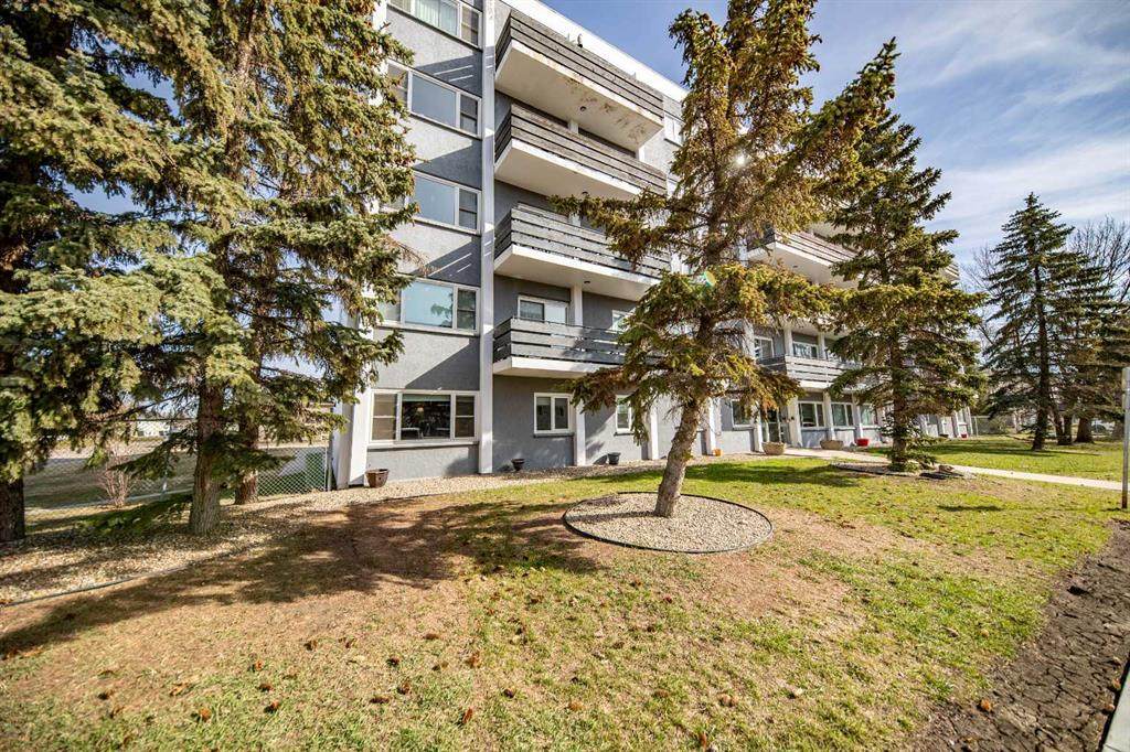 10230 106 Avenue - Photo 1