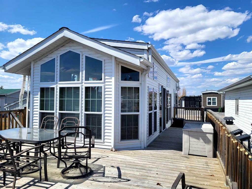 10042 Township Road 422 - Photo 1
