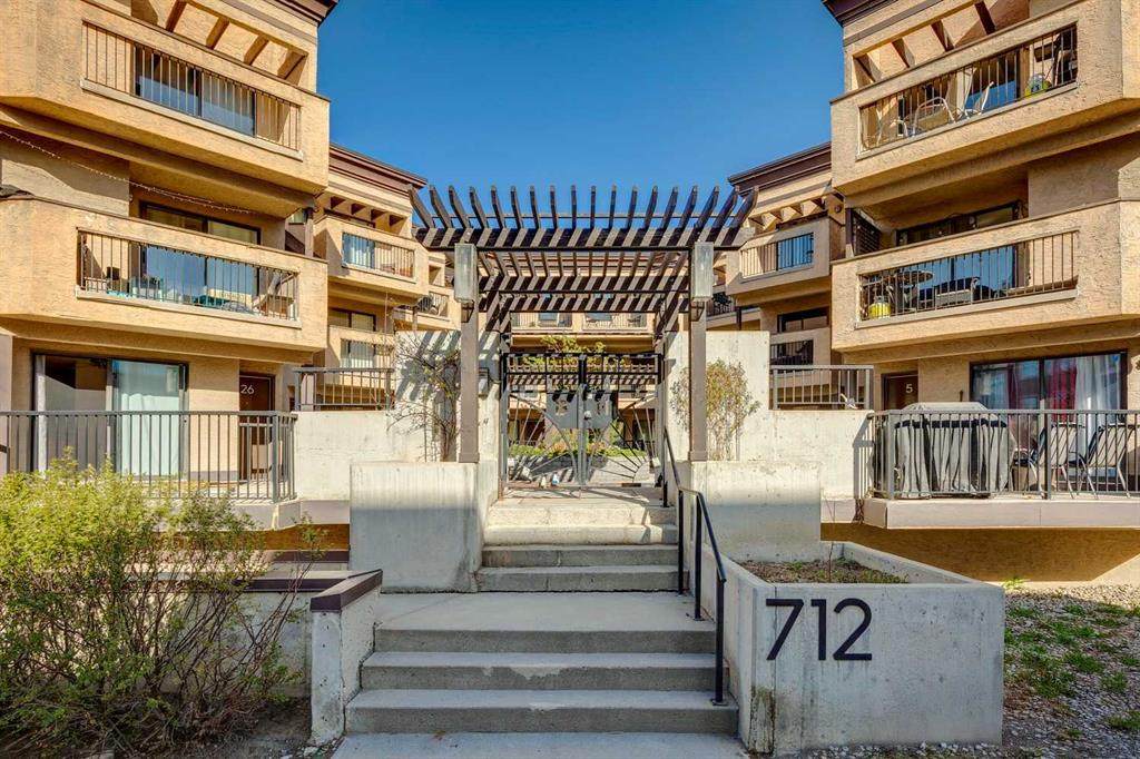 712 4 Street - Photo 1