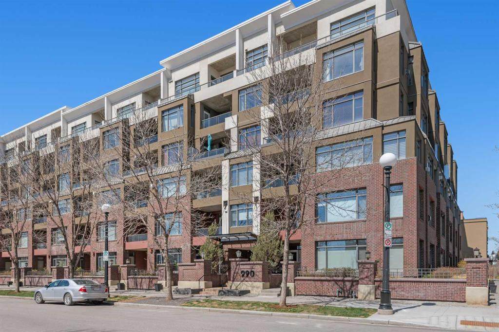 990 Centre Avenue - Photo 1