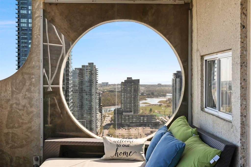 221 6 Avenue - Photo 1