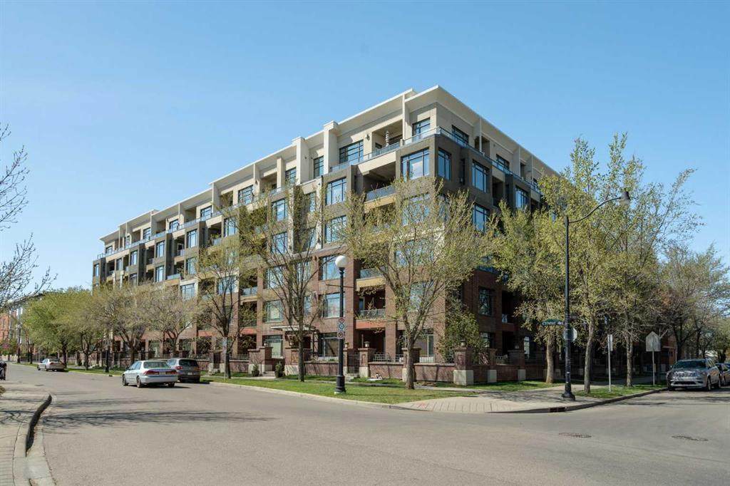 910 Centre Avenue - Photo 1