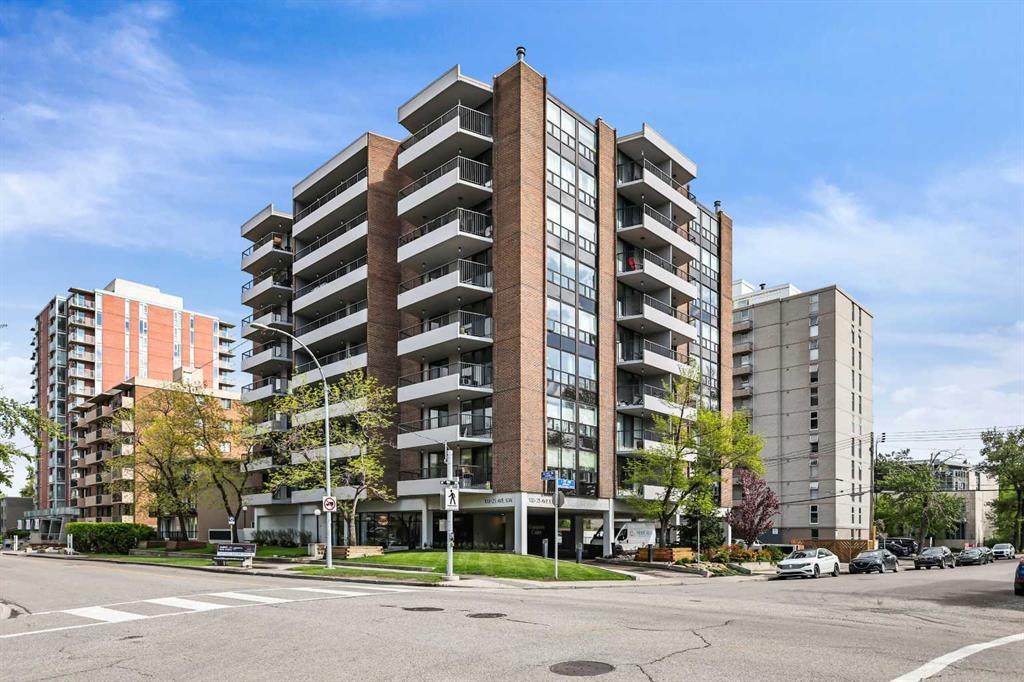133 25 Avenue - Photo 1