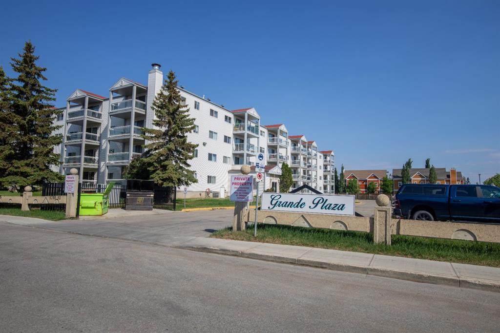 9700 92 Avenue - Photo 1