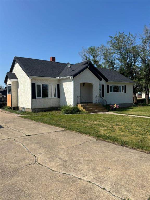 5615 49 Avenue - Photo 1