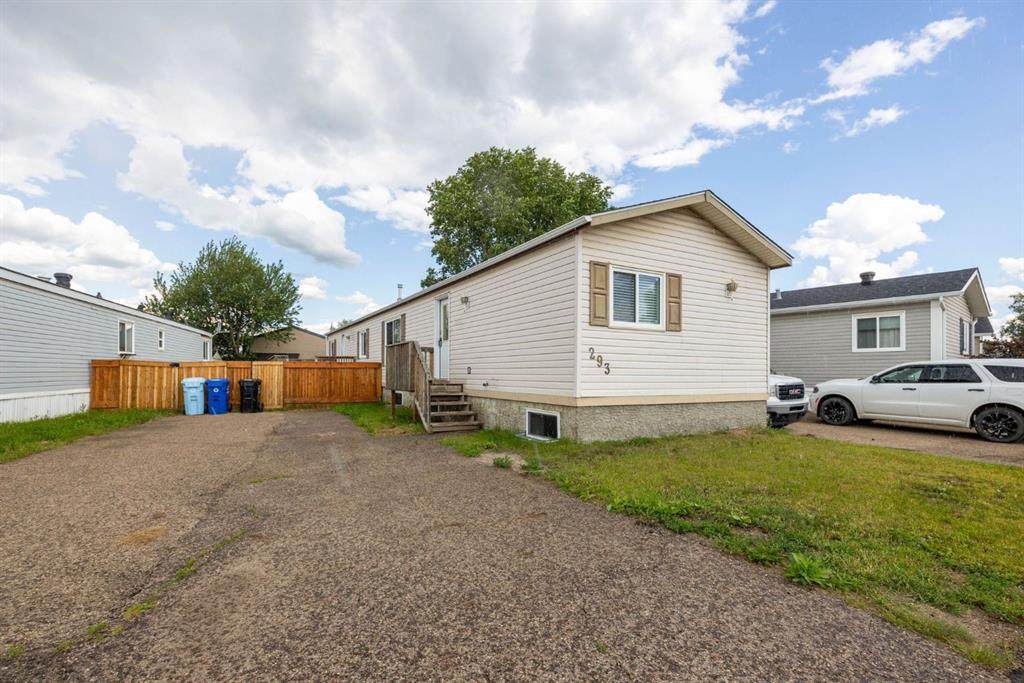 293 Grenfell Crescent - Photo 1