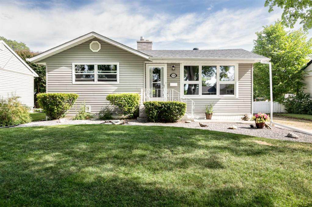 5720 49 Avenue - Photo 1