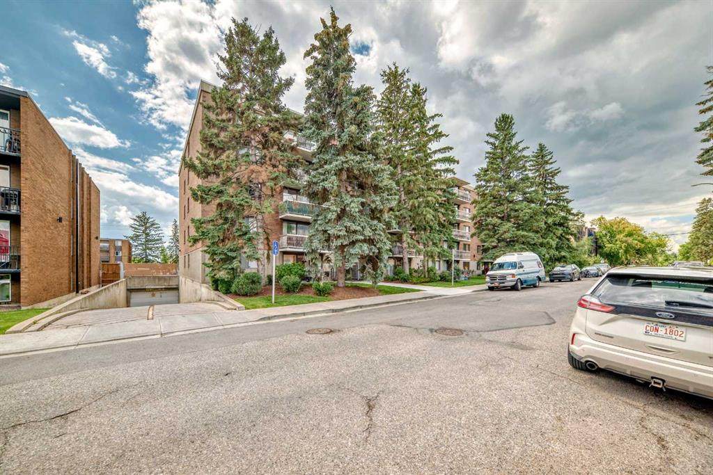 521 57 Avenue - Photo 1