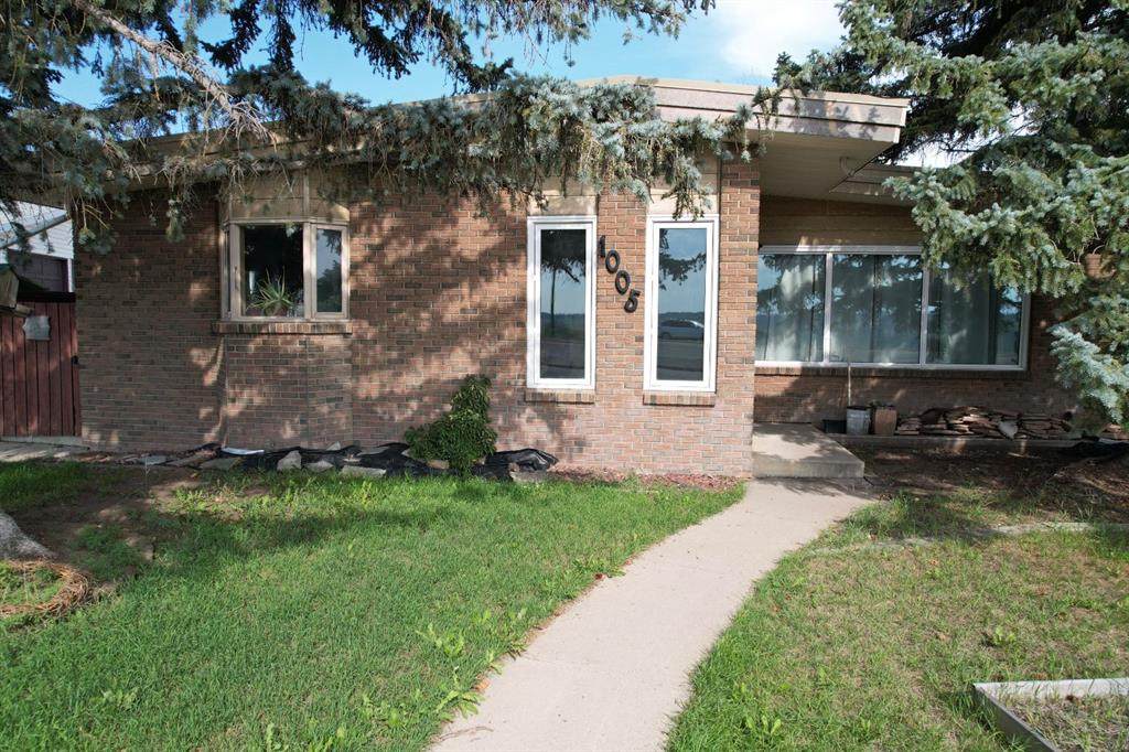 1005 Scenic Drive - Photo 1