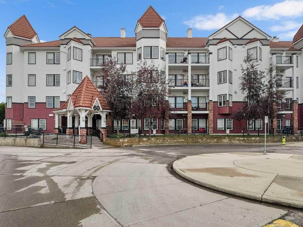 60 Royal Oak Plaza - Photo 1