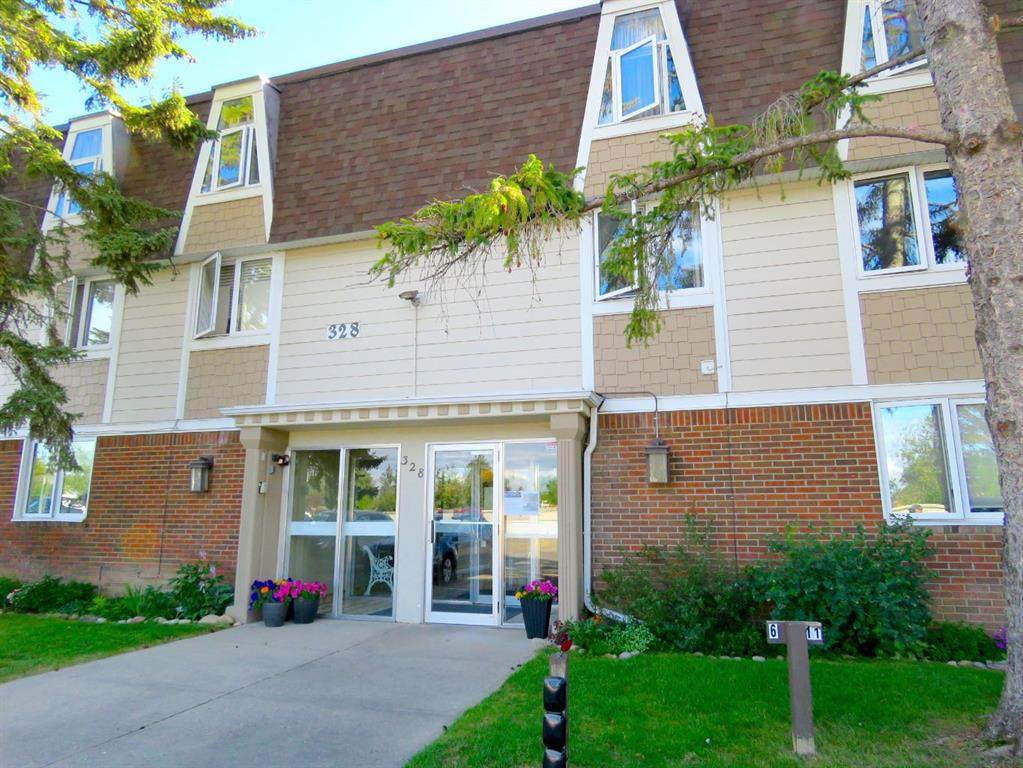 328 Cedar Crescent - Photo 1