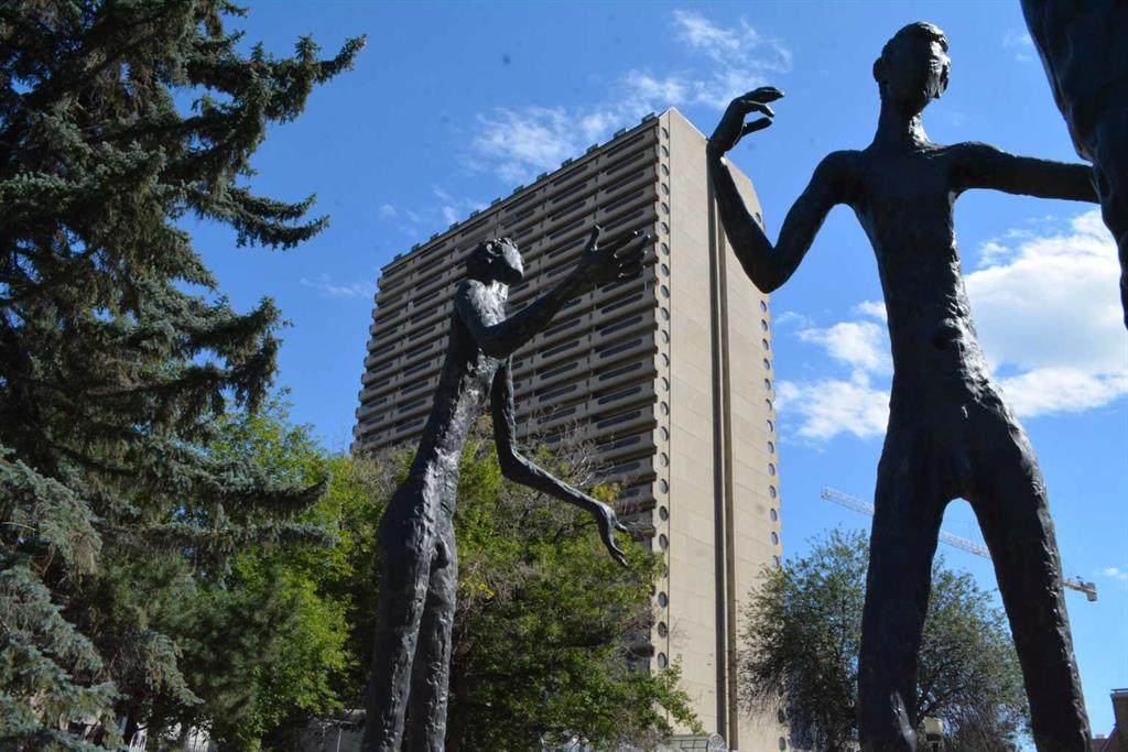 221 6 Avenue - Photo 1