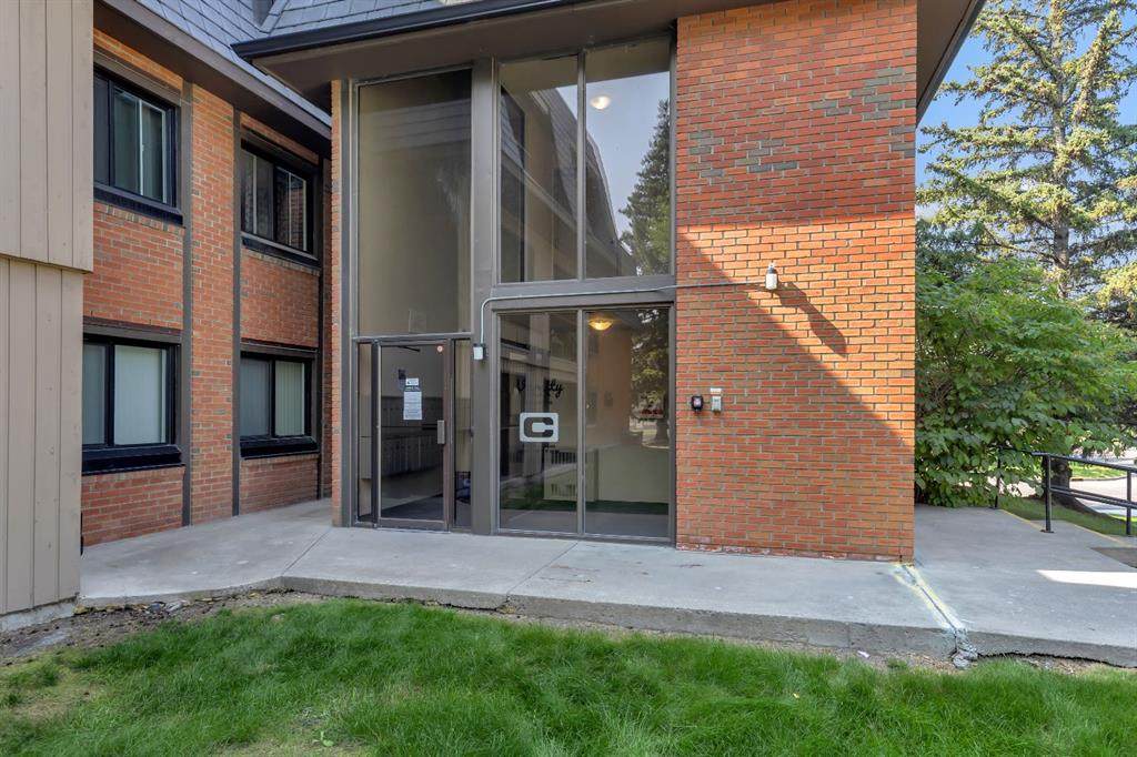 4001C 49 Street - Photo 1