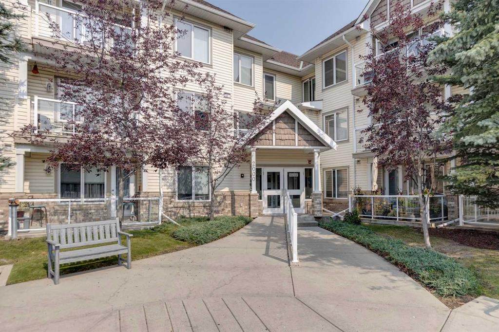 5200 44 Avenue - Photo 1