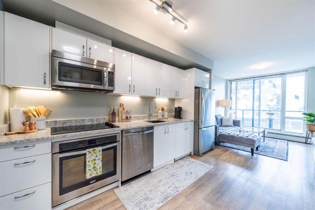 450 8 Avenue - Photo 1