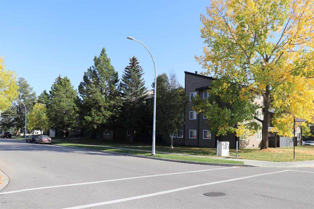 5611 10 Avenue - Photo 1