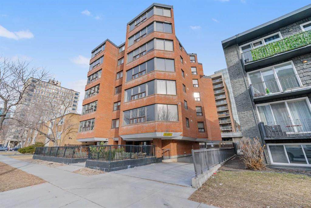 626 15 Avenue - Photo 1